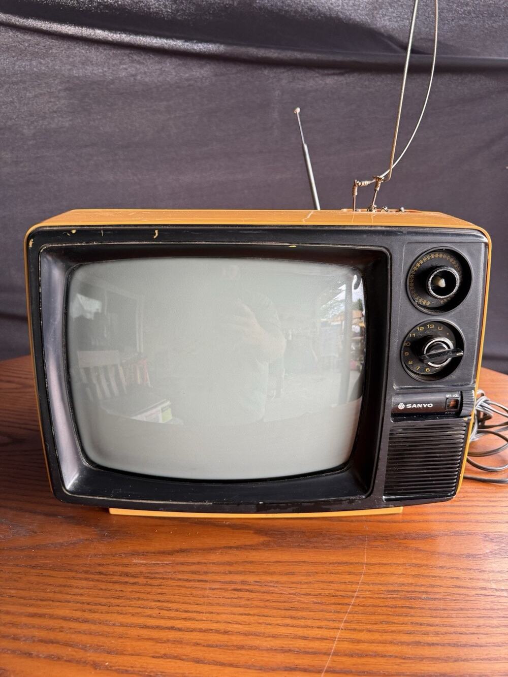 Sanyo 21t69 Yellow Tv Working Missing Top Knob With Two Antennas